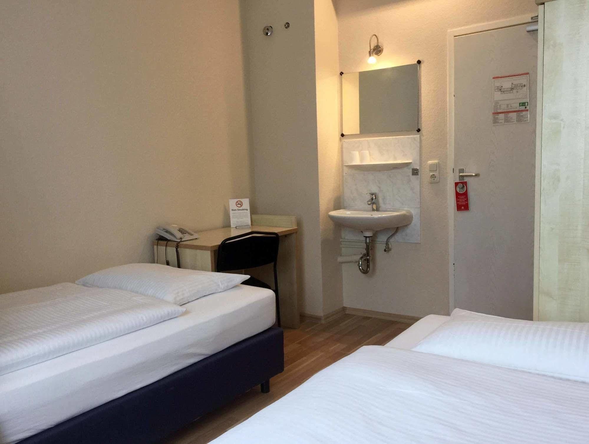 Enjoy Hostel Berlin City West Екстериор снимка